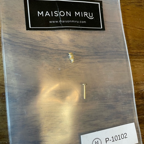 Maison Miru Tiny Crystal Flat Back Nap Earring! - Picture 4 of 4